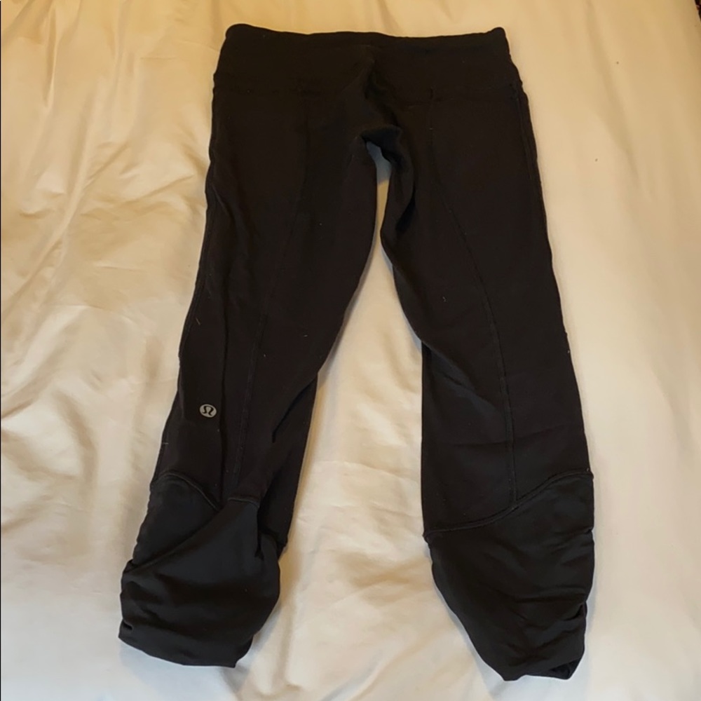 Lululemon black crops with pockets